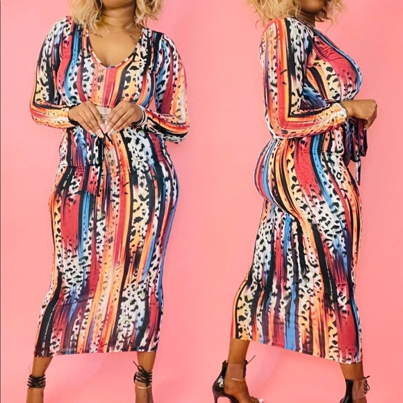 MULTI COLOR LONG SLEEVE SLIM FIT ANIMAL PRINTED MAXI DRESS - Picture 3 of 4